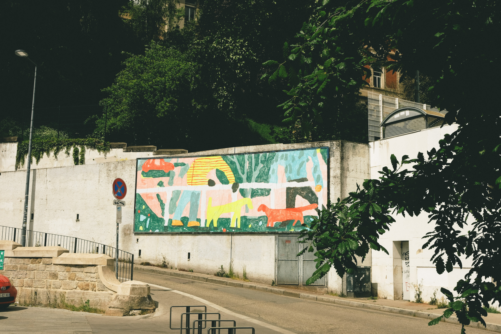 Collage « Rencontres à la barrière » de Inconnu, Mai 2025 — M.U.R Saint-Étienne