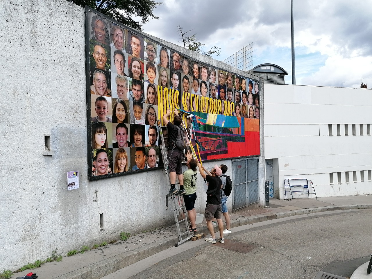 Collage « Nous n'existons pas » de Inconnu, Juin 2022 — M.U.R Saint-Étienne