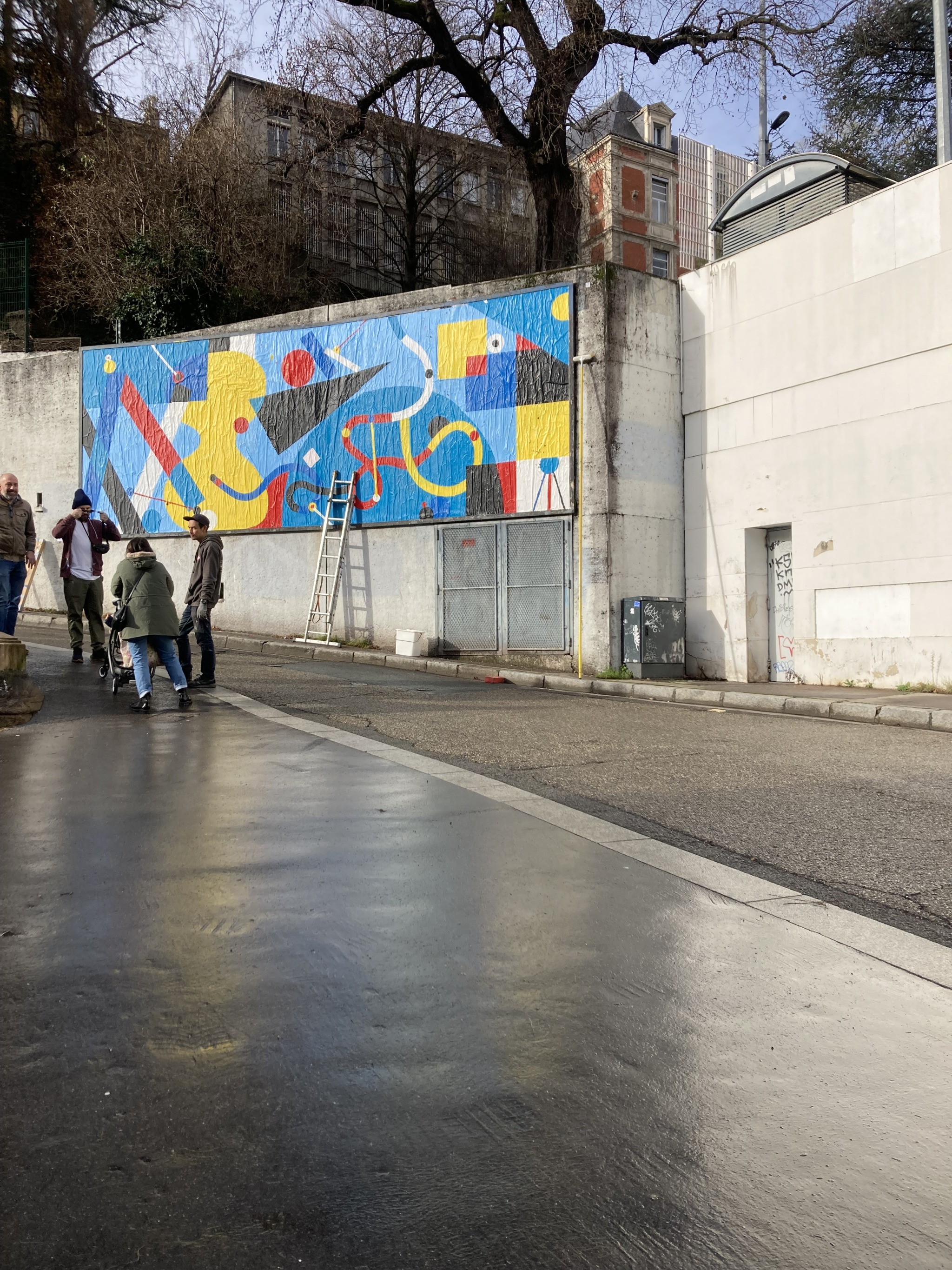 Collage « Vieux truc neuf » de 2SHY, Décembre 2025 — M.U.R Saint-Étienne