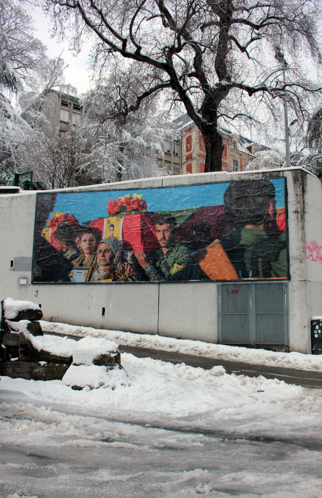 Collage « Lasst sie nicht im Stich » de Just, Février 2019 — M.U.R Saint-Étienne