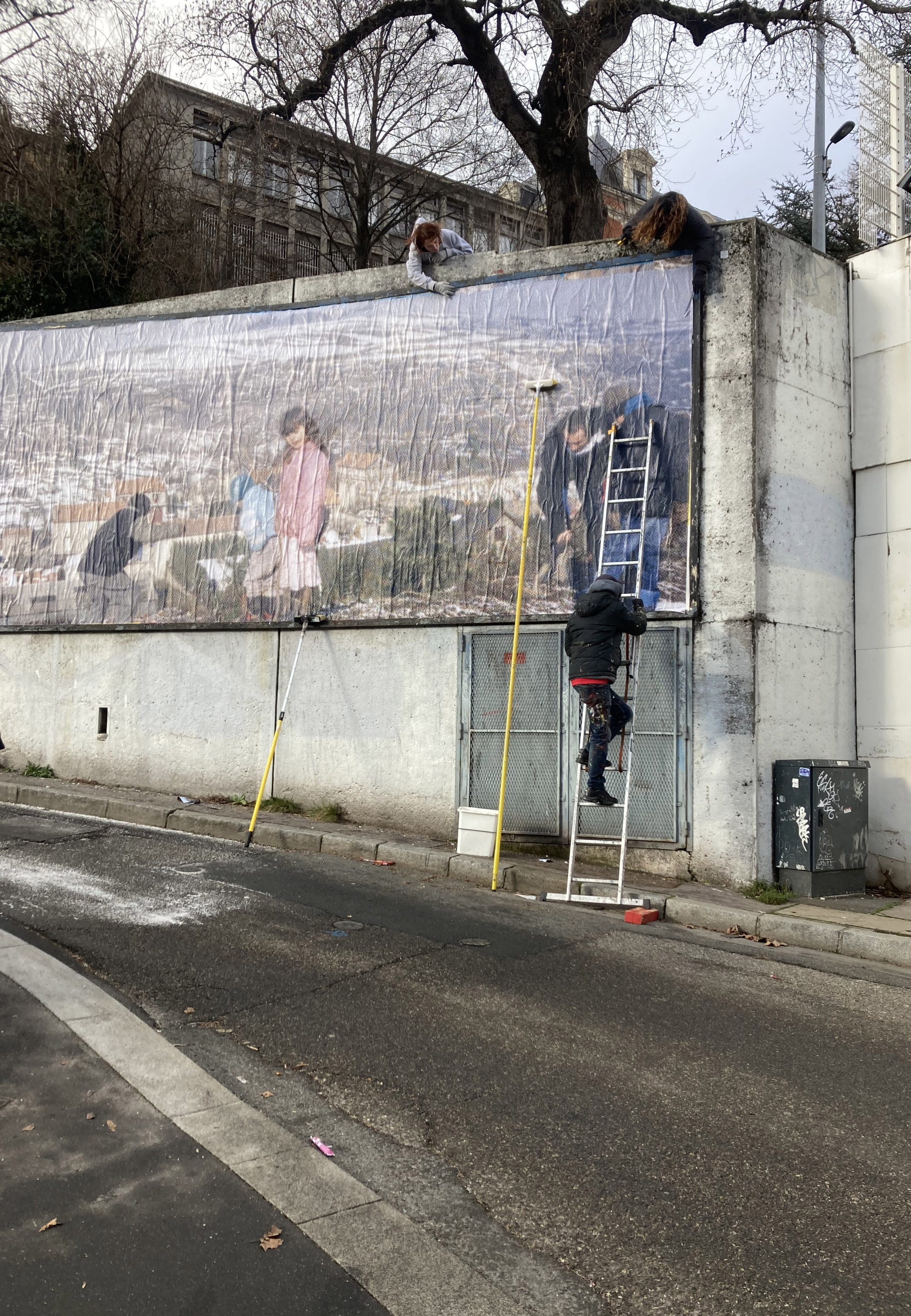 Collage « J'habite ici » de Inconnu, Janvier 2026 — M.U.R Saint-Étienne