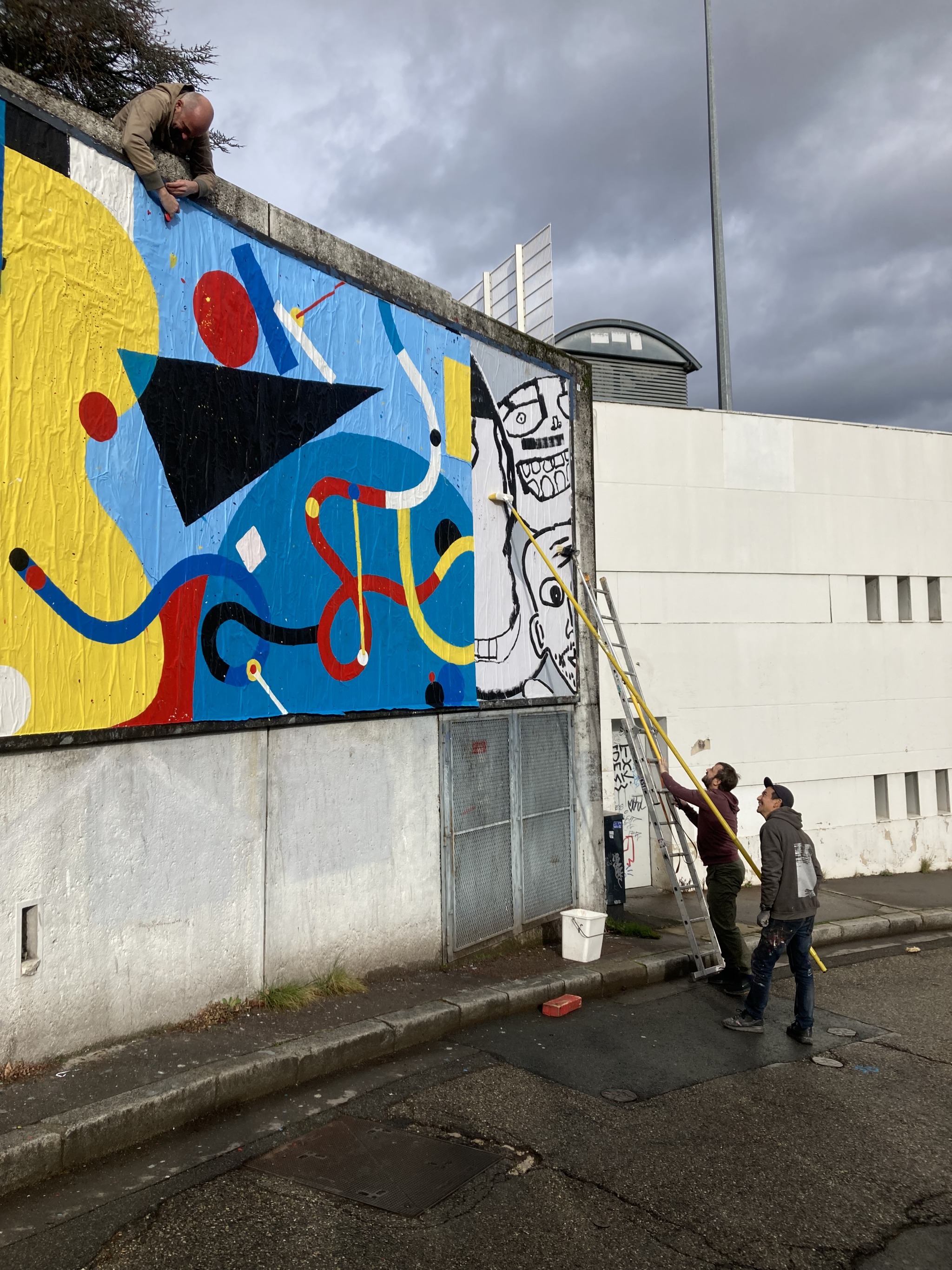 Collage « Vieux truc neuf » de 2SHY, Décembre 2025 — M.U.R Saint-Étienne