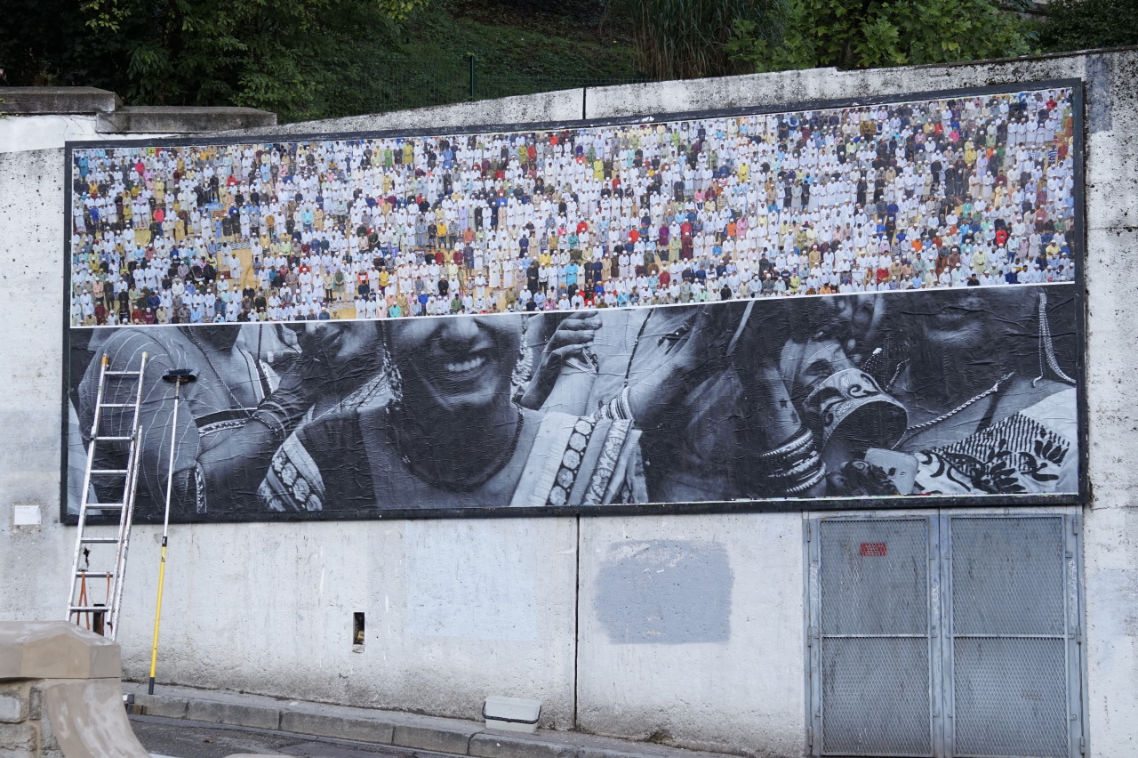 Collage « Trans-community during a religious procession » de Suraj Katra, Septembre 2022 — M.U.R Saint-Étienne